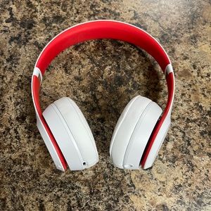 Beats Solo Wireless, white with red and blue accents